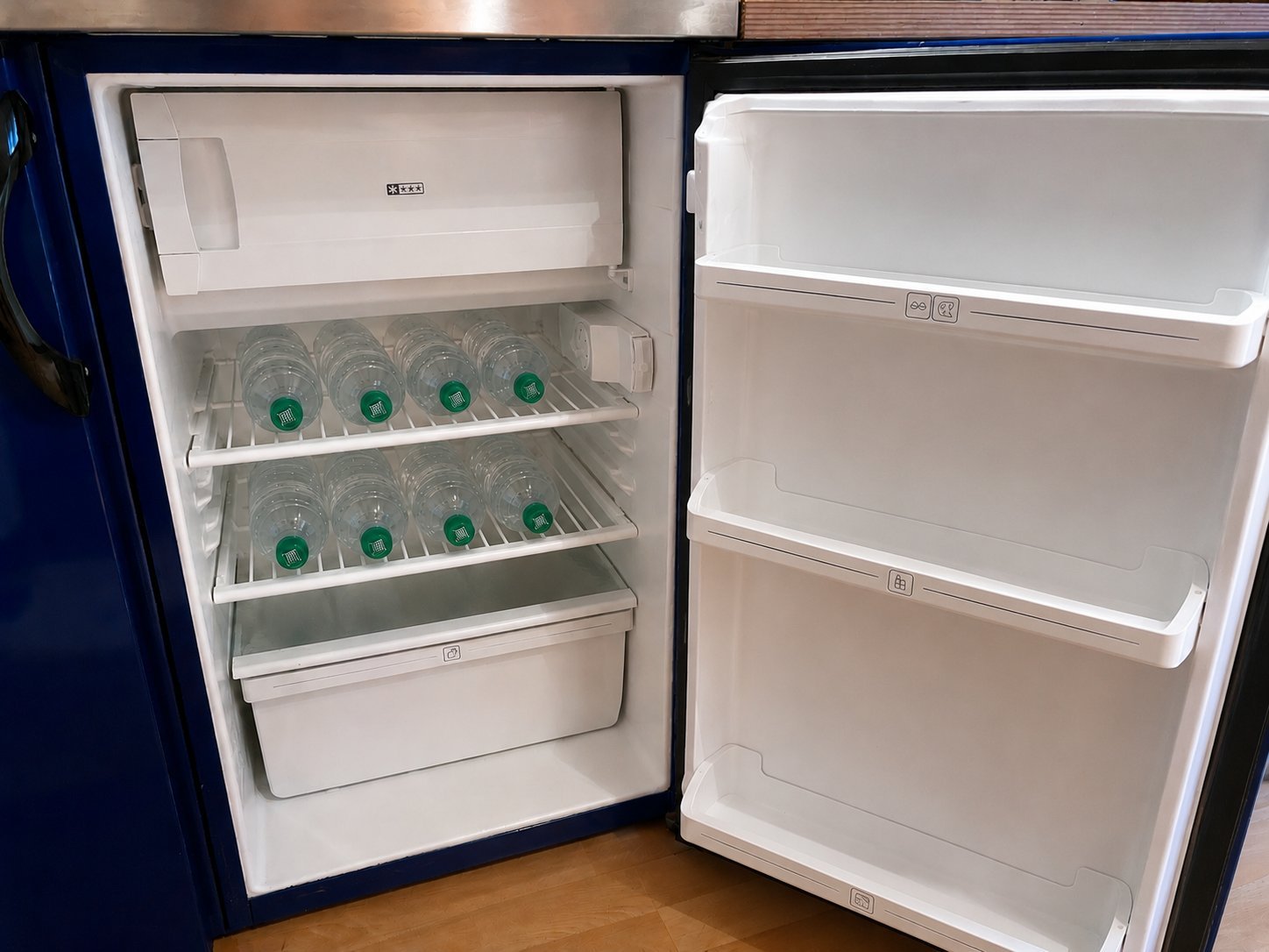Kühlschrank mit frischem Wasser